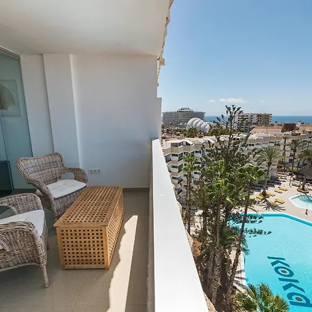 Candid Sea View Apartment